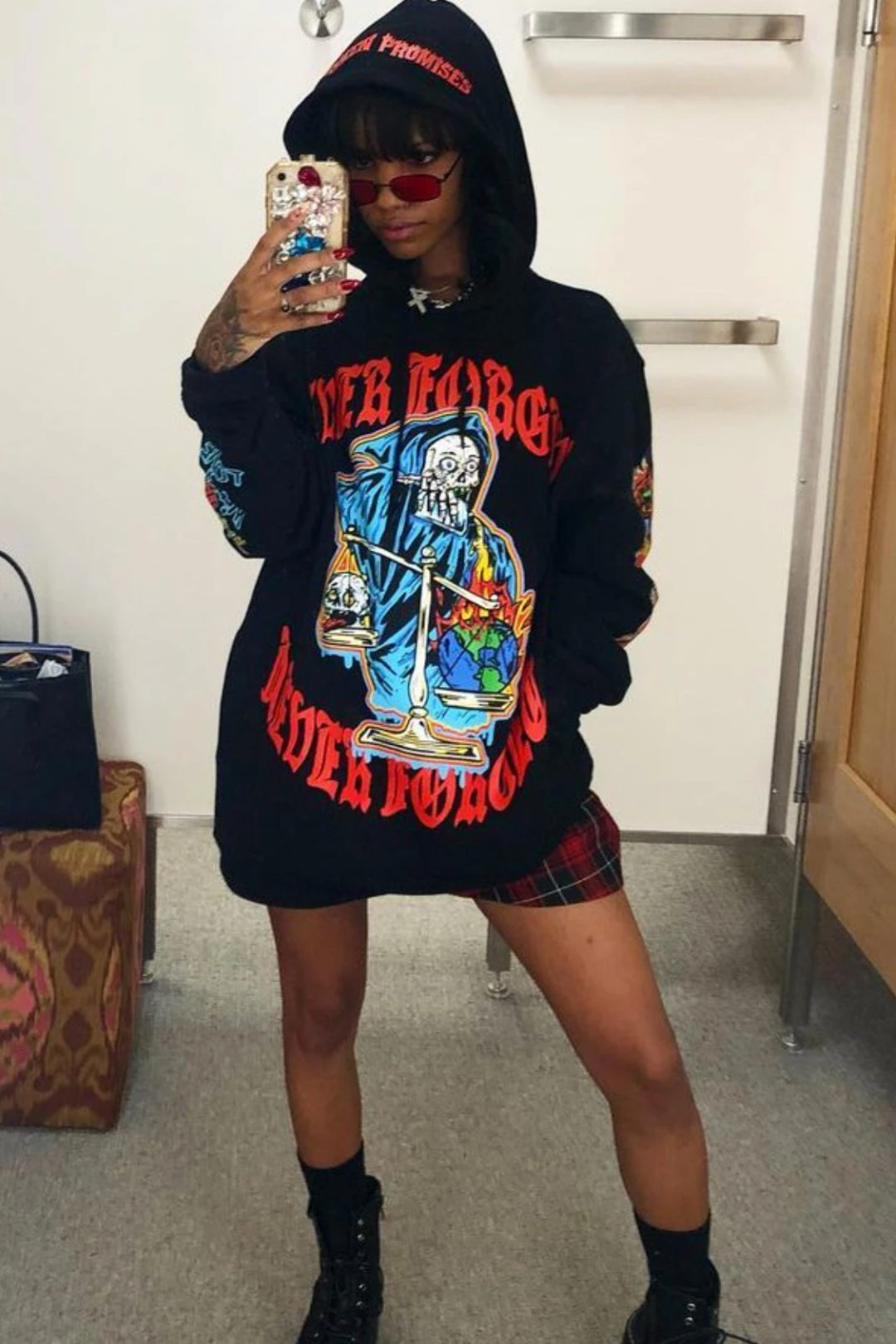 BROKEN PROMISES Never Forgive Hoodie Black