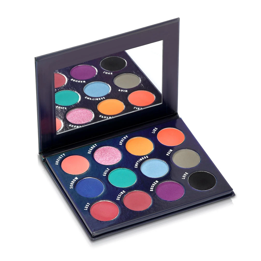 CASH Choose Your Fighter Eyeshadow Palette Accessories