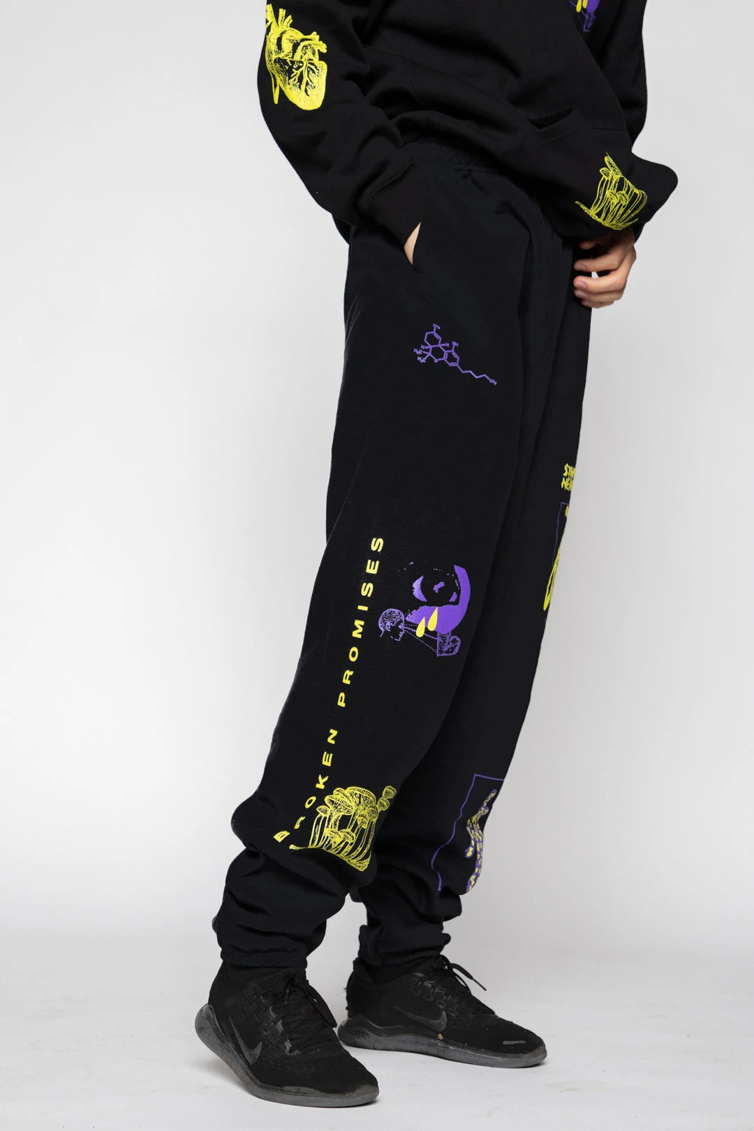 BROKEN PROMISES Bottoms Delirious Sweatpants Black