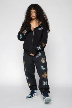 CASH Graceful Sweats