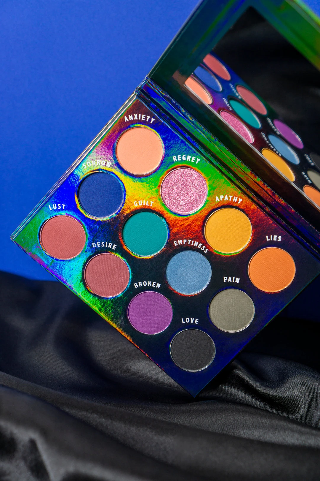 CASH Choose Your Fighter Eyeshadow Palette Accessories