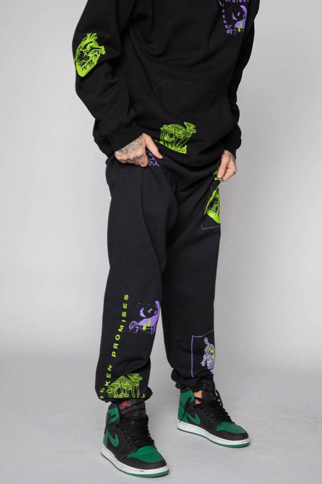 BROKEN PROMISES Bottoms Delirious Sweatpants Black