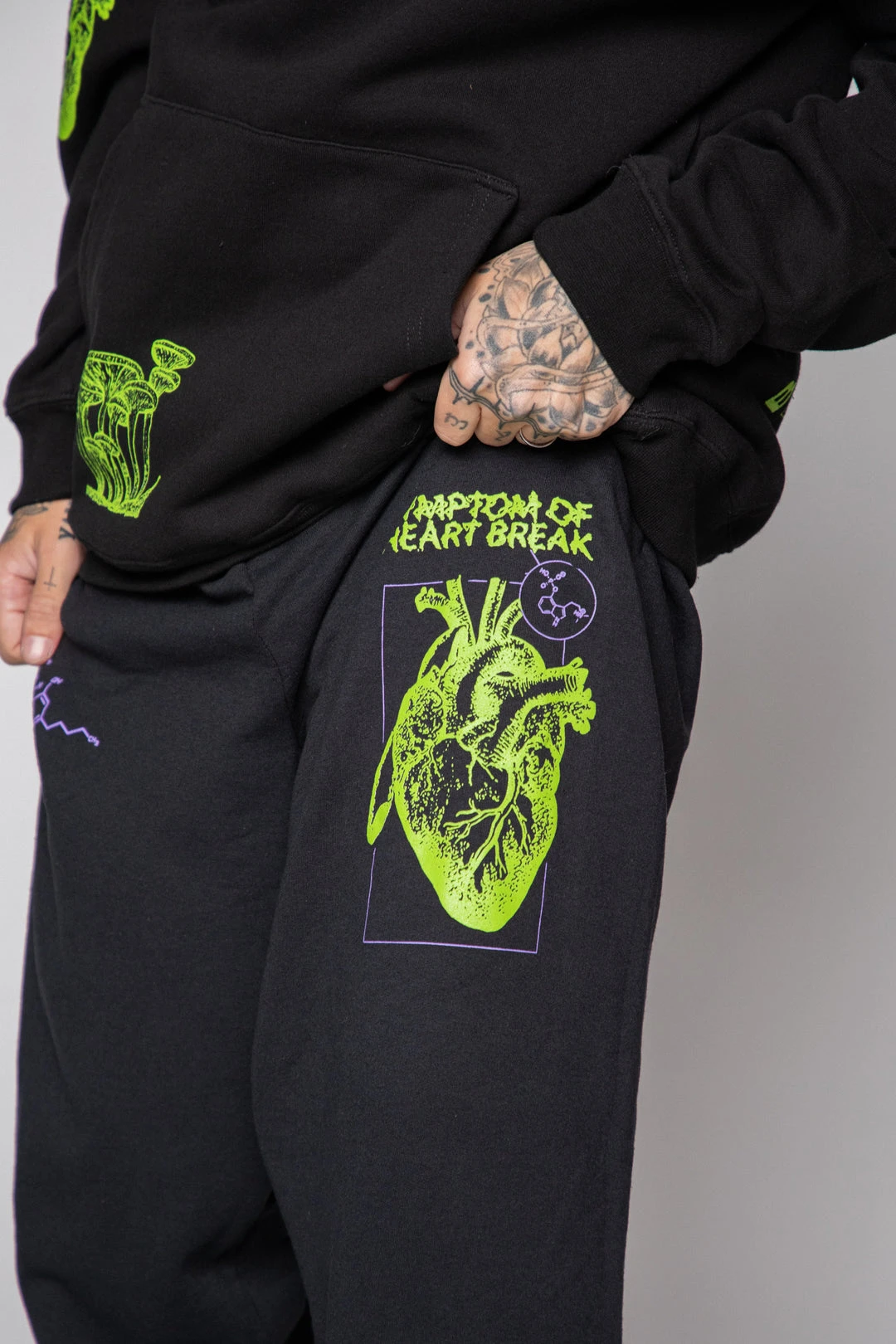 BROKEN PROMISES Bottoms Delirious Sweatpants Black