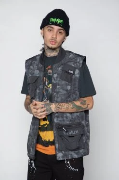 BROKEN PROMISES Catacombs Vest Black Outerwear